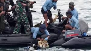  इंडोनेशिया के दुर्घटनाग्रस्त विमान का मलबा जावा सागर में मिला