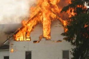   इमारत में लगी आग, मां और चार बच्चियों की मौत