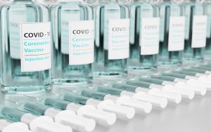   ब्रिटेन ने तीसरे बूस्टर डोज के लिए सात कोरोना वैक्सीनों का परीक्षण शुरू किया