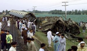  पाकिस्तान में रेल दुर्घटना में मरने वालों की संख्या 62 हुई