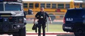  स्कूल में गोलीबारी, चार लोग घायल 