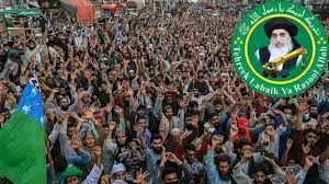  पाकिस्तान ने चरमपंथी समूह टीएलपी पर से हटाया प्रतिबंध