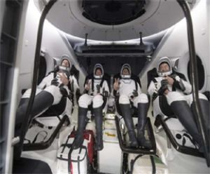 चार अंतरिक्ष यात्री स्पेसएक्स के कैप्सूल से 200 दिन बाद पृथ्वी पर लौटे