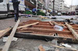 तूफान के कारण चार लोगों की मौत, कई घायल