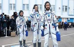  जापान के अंतरिक्ष पर्यटक सुरक्षित पृथ्वी पर लौटे