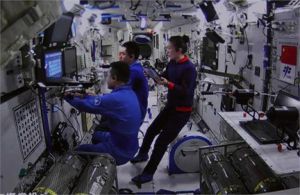 चीनी अंतरिक्ष यात्रियों ने अंतरिक्ष स्टेशन में पहली बार सफलतापूर्वक ‘डॉकिंग' प्रयोग किया