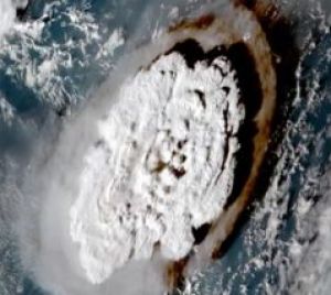 समुद्र के अंदर ज्वालामुखी फटने के बाद टोंगा ने सुनामी की चेतावनी जारी की