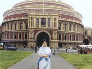 लता मंगेशकर : लंदन के प्रतिष्ठित रॉयल अल्बर्ट हॉल में प्रस्तुति देने वाली पहली भारतीय कलाकार 