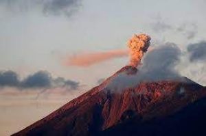 मेरापी पर्वत में ज्वालामुखी फटा, करीब 250 स्थानीय लोगों को निकाला गया
