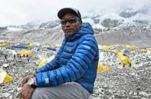 नेपाली शेरपा ने रिकॉर्ड 26वीं बार माउंट एवरेस्ट पर चढ़ाई की