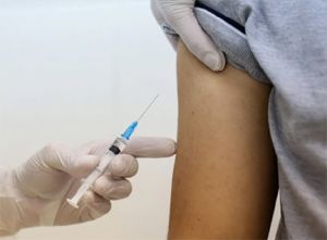 कोविड-19 रोधी टीके की चौथी खुराक प्रतिरोधक क्षमता को काफी बढ़ाती है : ब्रिटिश अध्ययन