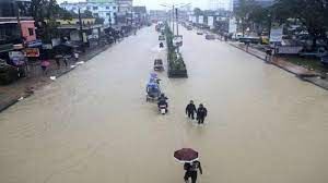 बांग्लादेश बाढ़ : 60 लाख लोग प्रभावित; सेना को सहायता के लिए बुलाया गया