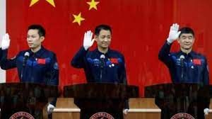  चीन ने अपने अंतरिक्ष स्टेशन के लिए तीन अंतरिक्ष यात्रियों को भेजा