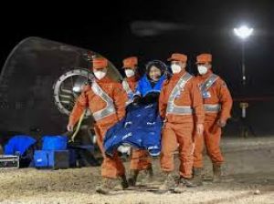 चीनी अंतरिक्ष स्टेशन पर छह महीने का मिशन पूरा कर धरती पर सकुशल लौटे तीन यात्री