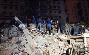 तुर्कीए और सीरिया में भूकंप से दो हजार से अधिक लोगों की मृत्‍यु, भारत एनडीआरफ की टीमें और राहत सामग्री से मदद को तैयार