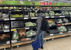 ब्रिटेन में सब्जियों, फलों का अभाव, सुपरमार्केट में खरीद की सीमा तय
