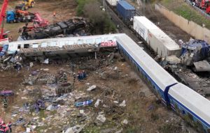 यात्री ट्रेन और मालगाड़ी की टक्कर में 26 लोगों की मौत, 85 अन्य घायल