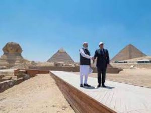 प्रधानमंत्री मोदी ने गीजा के पिरामिड देखे