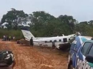 विमान दुर्घटनाग्रस्त, 12 लोगों की मौत