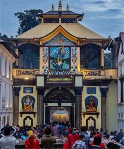  नेपाल में श्रावण मास के पहले सोमवार को पशुपति नाथ मंदिर में लाखों शिव भक्‍तों ने पूजा-अर्चना की