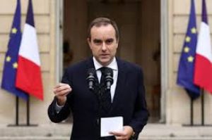 फ़्रांस : सेबेस्तियन लेकोर्नू ने प्रधानमंत्री पद से इस्तीफा दिया; फ्रांस में राजनीतिक संकट गहराया फ़्रांस : सेबेस्तियन लेकोर्नू ने प्रधानमंत्री पद से इस्तीफा दिया; फ्रांस में राजनीतिक संकट गहराया