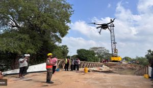 श्रीलंका में चक्रवात से तबाह हुए पुलों और सड़कों को दोबारा बना रही है भारतीय सेना