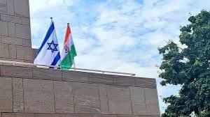 अत्यंत सावधानी बरतें और अनावश्यक यात्रा से बचें