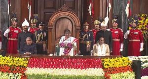 संसद के बजट सत्र में राष्ट्रपति ने अपने अभिभाषण में सरकार को स्थिर, निडर और निर्णायक बताया