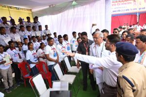  मुख्यमंत्री ने कोंडागांव जिले के 515 युवाओं को बांटा नियुक्ति पत्र, युवाओं को रोजगार से जोड़ने की पहल को सराहा