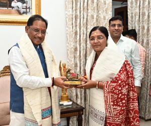  मुख्यमंत्री श्री साय से केंद्रीय महिला एवं बाल विकास राज्य मंत्री सावित्री ठाकुर ने की सौजन्य मुलाकात