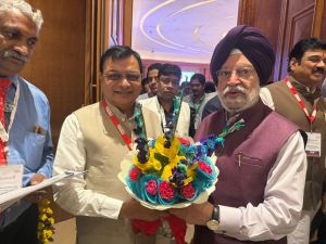  उद्योग मंत्री श्री देवांगन ने नागपुर-झारसुगुड़ा नेचुरल गैस पाइपलाइन के काम को तेजी से पूर्ण कराने का किया आग्रह
