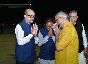 उपराष्ट्रपति श्री राधाकृष्णन को एयरपोर्ट में दी गई बिदाई उपराष्ट्रपति श्री राधाकृष्णन को एयरपोर्ट में दी गई बिदाई