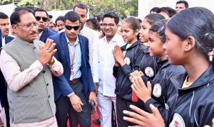 मुख्यमंत्री विष्णुदेव साय ने यूनिटी मार्च के लिए राज्य के 68 युवाओं के दल को हरी झंडी दिखाकर किया रवाना मुख्यमंत्री विष्णुदेव साय ने यूनिटी मार्च के लिए राज्य के 68 युवाओं के दल को हरी झंडी दिखाकर किया रवाना