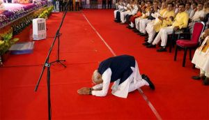   जनशक्ति को नमन: पीएम मोदी ने शपथ ग्रहण मंच से साष्टांग प्रणाम कर आभार जताया