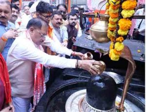   गुरु पूर्णिमा पर कोसमनारा पहुंचे मुख्यमंत्री  साय, सत्यनारायण बाबा धाम में की पूजा-अर्चना