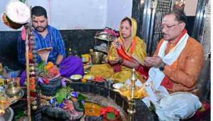 मुख्यमंत्री ने सावन सोमवार और नागपंचमी पर श्री फलेश्वरनाथ महादेव की पूजा-अर्चना की मुख्यमंत्री ने सावन सोमवार और नागपंचमी पर श्री फलेश्वरनाथ महादेव की पूजा-अर्चना की
