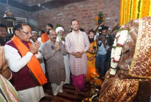  मुख्यमंत्री विष्णु देव साय ने मदकूद्वीप के प्राचीन मंदिरों में की पूजा-अर्चना