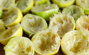 फेंक देते हैं नींबू के छिलके, ये फायदे.... फेंक देते हैं नींबू के छिलके, ये फायदे....