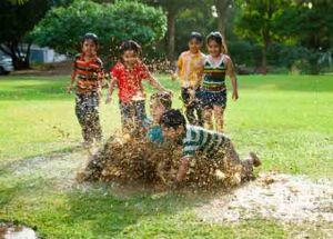  मिट्टी में खेलने से बच्चों को मिलते हैं अनजाने फायदे
