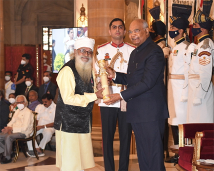 राष्ट्रपति रामनाथ कोविंद ने राष्ट्रपति भवन में पद्म पुरस्कार प्रदान किए राष्ट्रपति रामनाथ कोविंद ने राष्ट्रपति भवन में पद्म पुरस्कार प्रदान किए