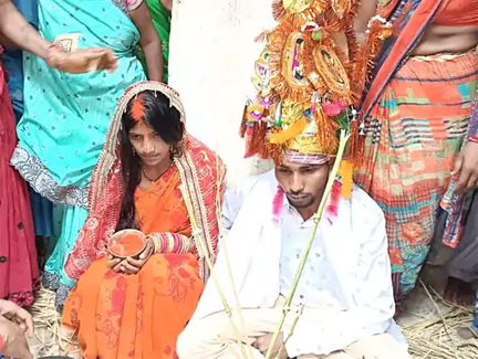 प्रेमिका के घर पहुंचकर प्रेमी ने सीधे मांग लिया हाथ, फिर हो गई शादी प्रेमिका के घर पहुंचकर प्रेमी ने सीधे मांग लिया हाथ, फिर हो गई शादी