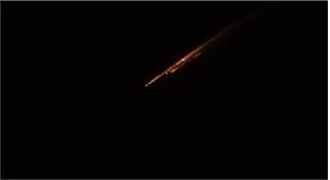 मध्य प्रदेश में उल्कापिंड गिरने जैसी चमकती रोशनी धरती पर आते दिखी मध्य प्रदेश में उल्कापिंड गिरने जैसी चमकती रोशनी धरती पर आते दिखी