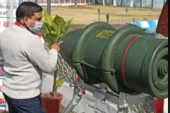 आयुध निर्माणी खमरिया ने बनाये स्वदेश निर्मित 500 किग्रा के जीपी बम, वायु सेना को सौंपे आयुध निर्माणी खमरिया ने बनाये स्वदेश निर्मित 500 किग्रा के जीपी बम, वायु सेना को सौंपे