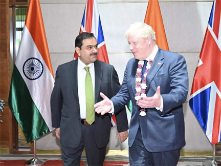 ब्रिटिश प्रधानमंत्री जॉनसन ने उद्योगपति गौतम अडाणी से मुलाकात की