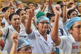 नर्सों की हड़ताल से मुंबई के जेजे अस्पताल में कम सर्जरी हुईं नर्सों की हड़ताल से मुंबई के जेजे अस्पताल में कम सर्जरी हुईं