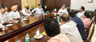 भूपेश बघेल ने हिमाचल चुनाव को लेकर बैठक की; बूथ प्रबंधन प्रशिक्षण, संगठन को मजबूत करने पर चर्चा की भूपेश बघेल ने हिमाचल चुनाव को लेकर बैठक की; बूथ प्रबंधन प्रशिक्षण, संगठन को मजबूत करने पर चर्चा की