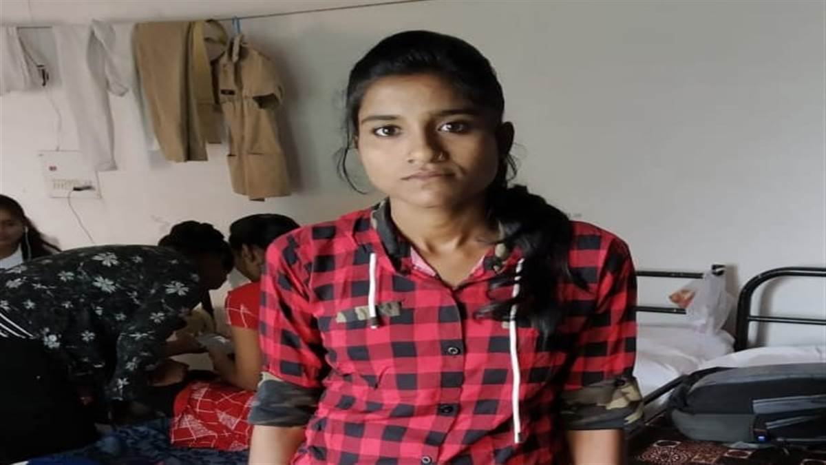 फंदे से लटकता मिला महिला सिपाही का शव फंदे से लटकता मिला महिला सिपाही का शव