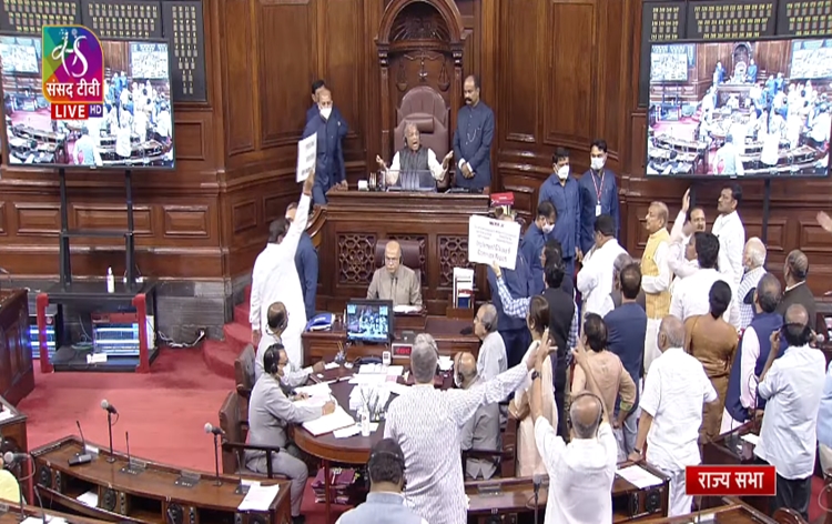 राज्यसभा के तीन सदस्य अनुचित व्यवहार के लिए निलंबित राज्यसभा के तीन सदस्य अनुचित व्यवहार के लिए निलंबित