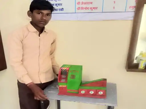 आज की अच्छी खबर... छात्र ने कबाड़ से बनाया एटीएम, नोटों के साथ निकलते हैं सिक्के आज की अच्छी खबर... छात्र ने कबाड़ से बनाया एटीएम, नोटों के साथ निकलते हैं सिक्के