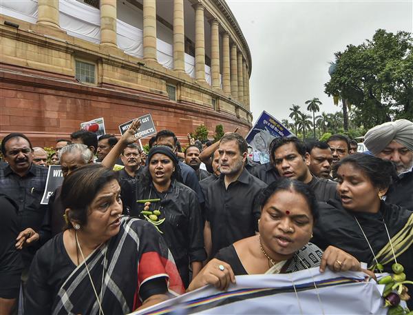 महंगाई, बेरोजगारी के खिलाफ कांग्रेस ने प्रदर्शन किया, राहुल-प्रियंका समेत कई नेता हिरासत में लिए गए महंगाई, बेरोजगारी के खिलाफ कांग्रेस ने प्रदर्शन किया, राहुल-प्रियंका समेत कई नेता हिरासत में लिए गए